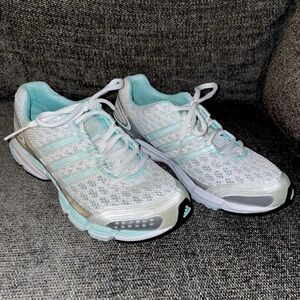 Women’s Adidas Attune Size 6.5